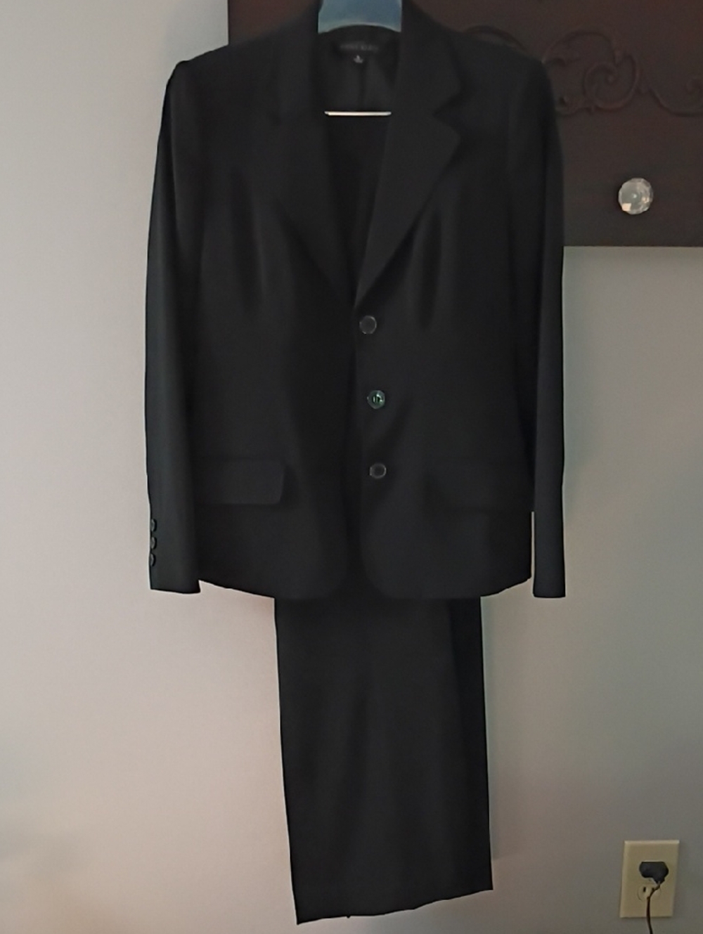 Women's Anne Klein 2 Piece Pantsuit, size 8